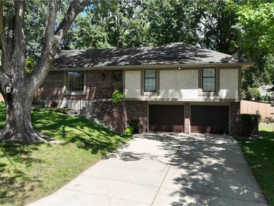 605 NE Country Club Dr, Blue Springs, MO, 64014