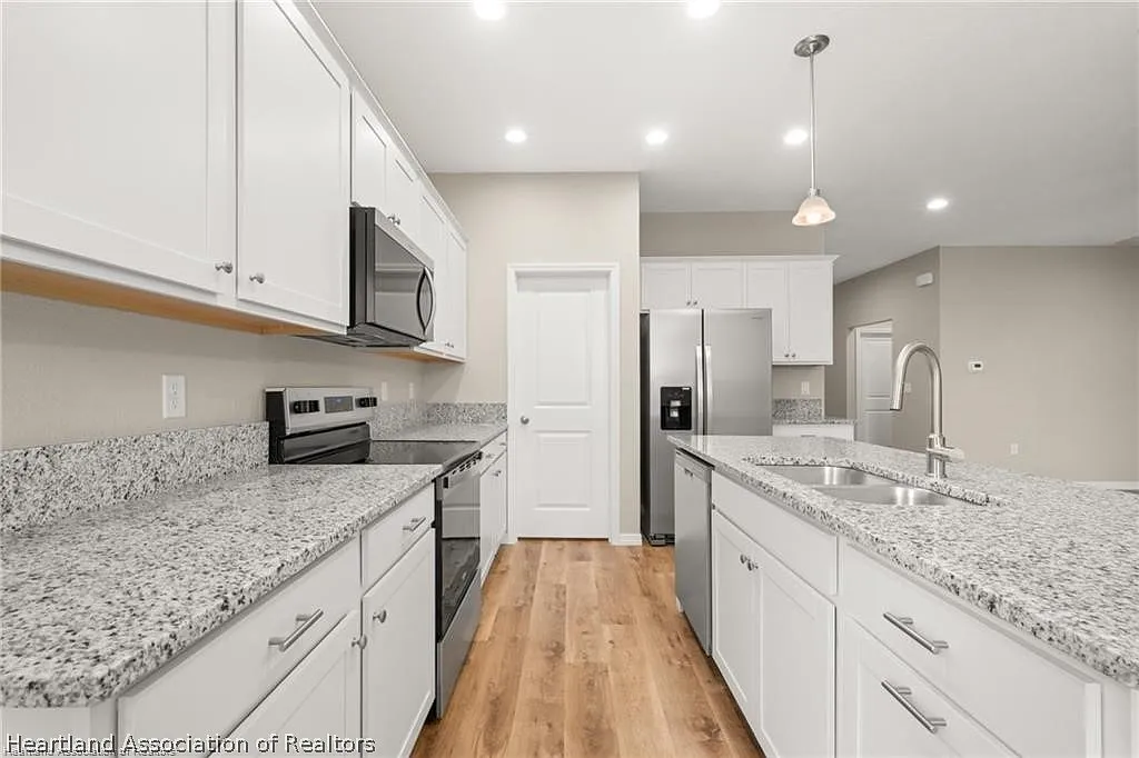 3 bed, 2.0 bath, 1686 sqft, $1,950 — Photo 4