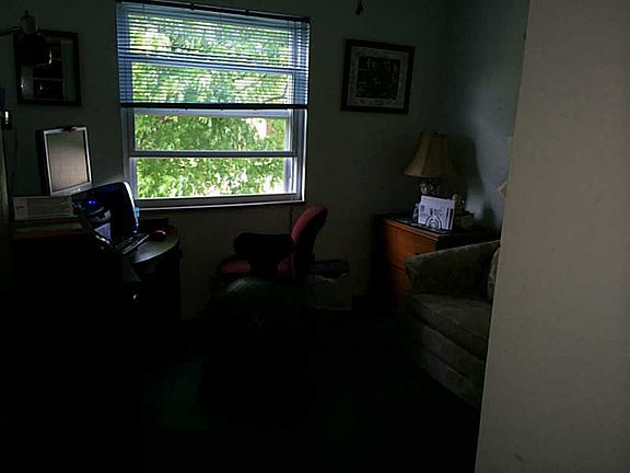 4th image of 827 Burr Oak Dr