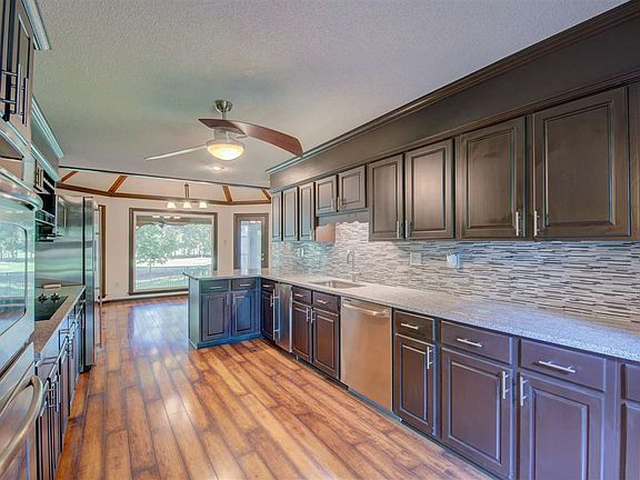 5th image of 10450 N Levee Oaks