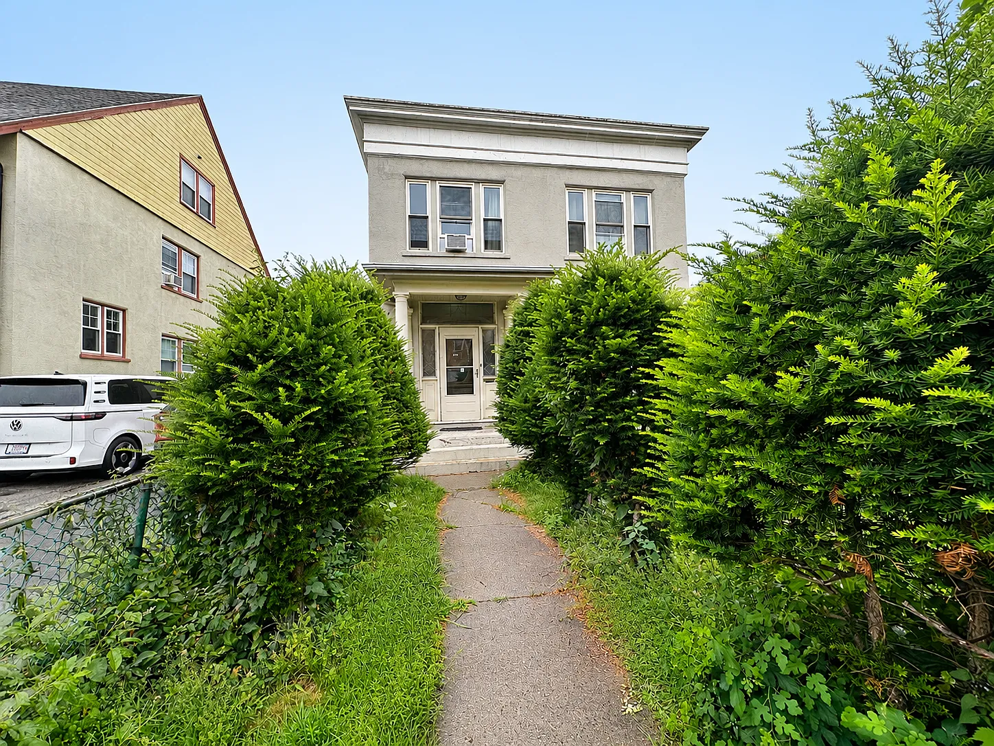 4 bed, 2.5 bath, 1932 sqft, $4,800 — Photo 3