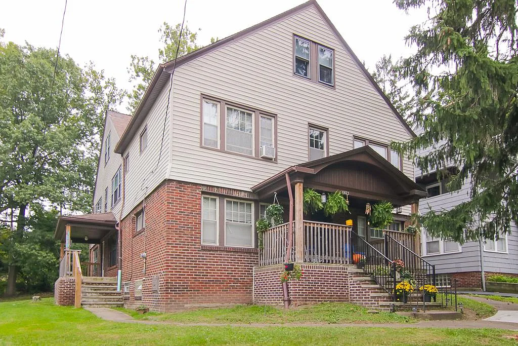1623 Ivydale Rd photo 1