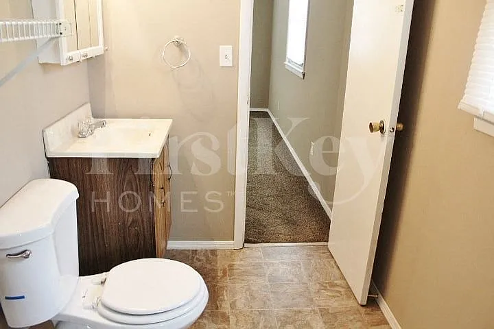 4455 Stuart Dr — Photo 8