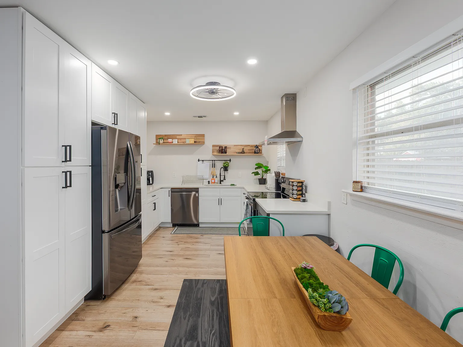 3 bed, 1377 sqft, $6,500 — Photo 3