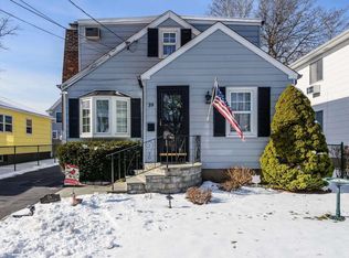 39 Cottonwood Rd, Port Washington, NY 11050