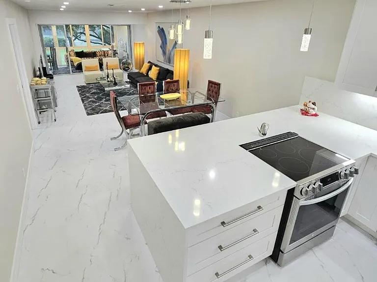 1631 NW 18th Ave #201 — Photo 1