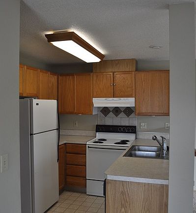 4th image of 916 SE 153rd Ave APT A