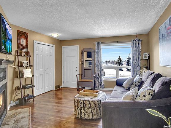 5th image of 208 Cedar Meadow Dr