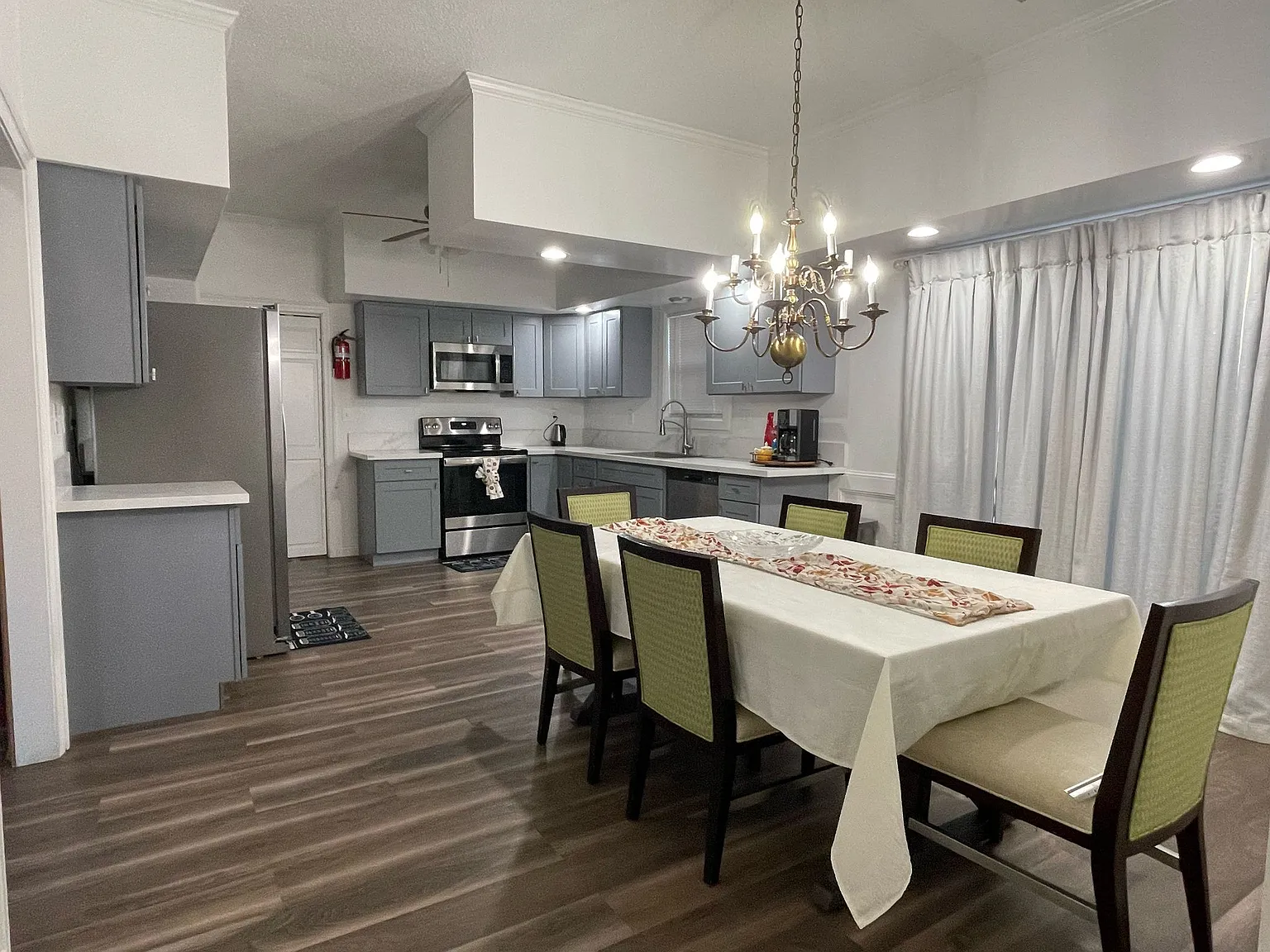 7 bed, 3000 sqft, $7,495 — Photo 1