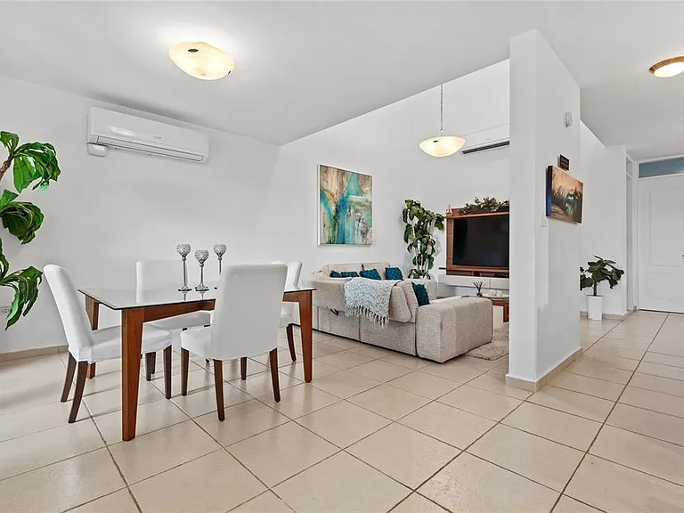 26 Flamboyan — Photo 24
