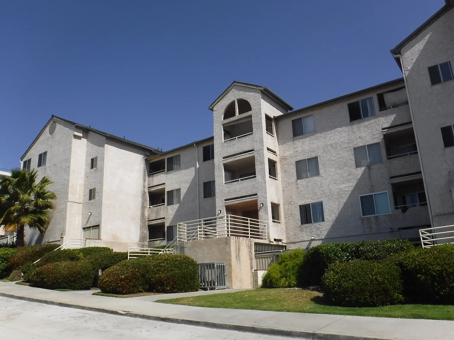 Georgia Court — Photo 1