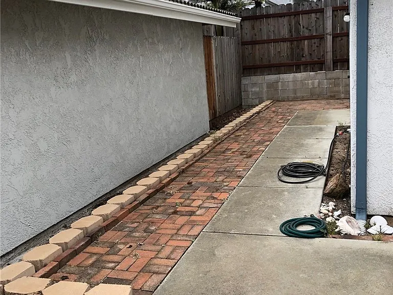 1813 Newport Ave — Photo 2
