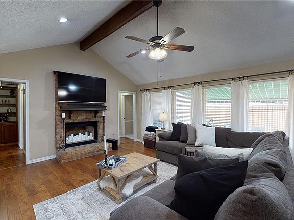 5th image of 689 Savanna Dr