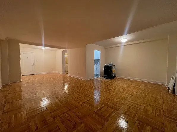 637 Washington Avenue image 1 of 5