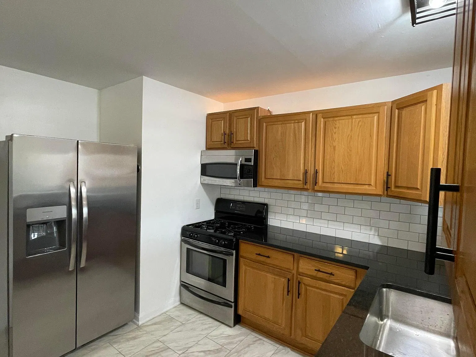 3 bed, 1350 sqft, $1,900 — Photo 4