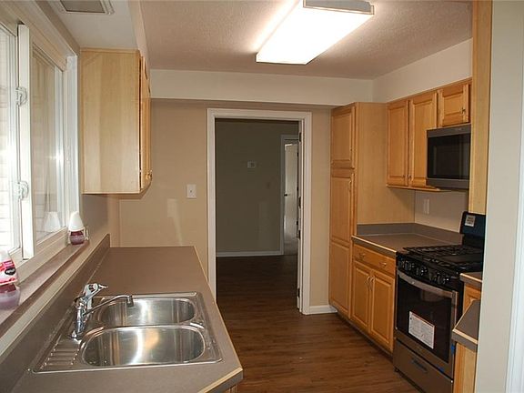 2nd image of 23 Edgewood Dr