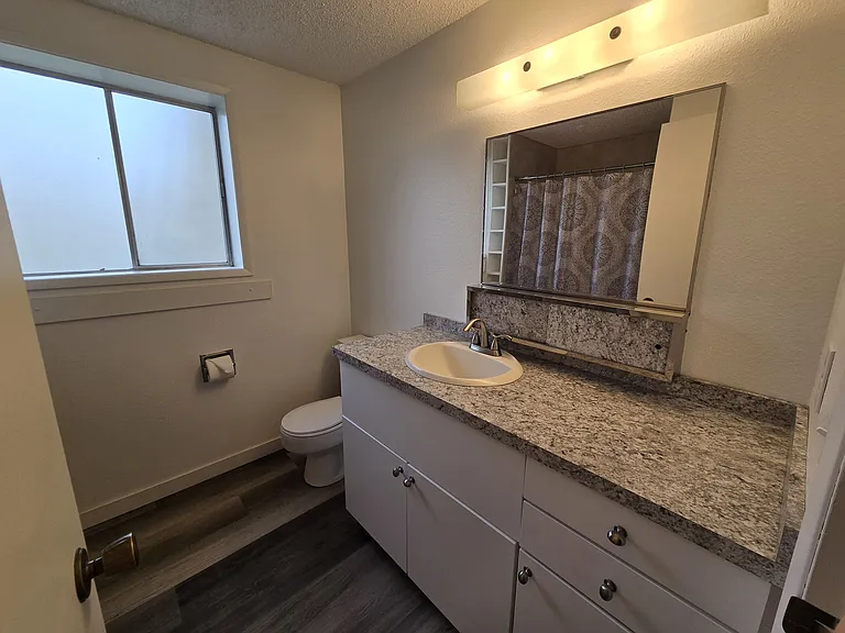 501 Burrell Ave #B — Photo 8