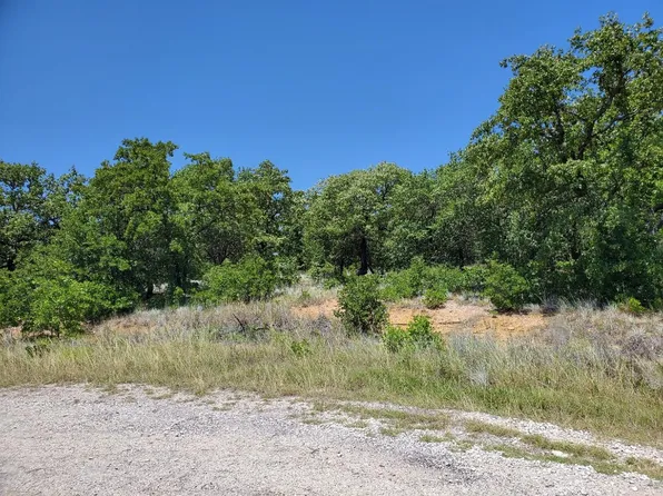 362 Sunset Ln, Bowie, TX 76230