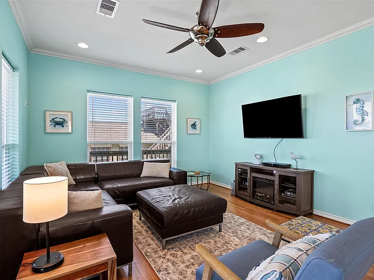 3923 Reeves Dr — Photo 6