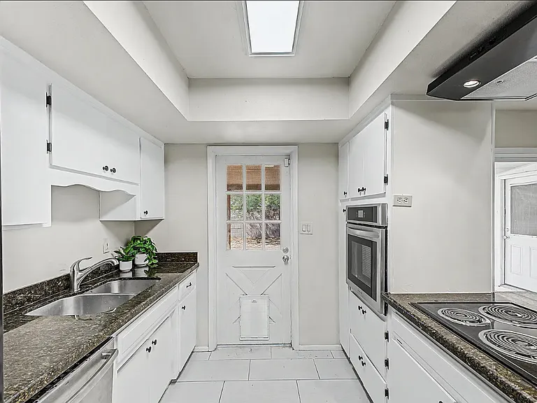 1000 E Loyola Dr — Photo 17