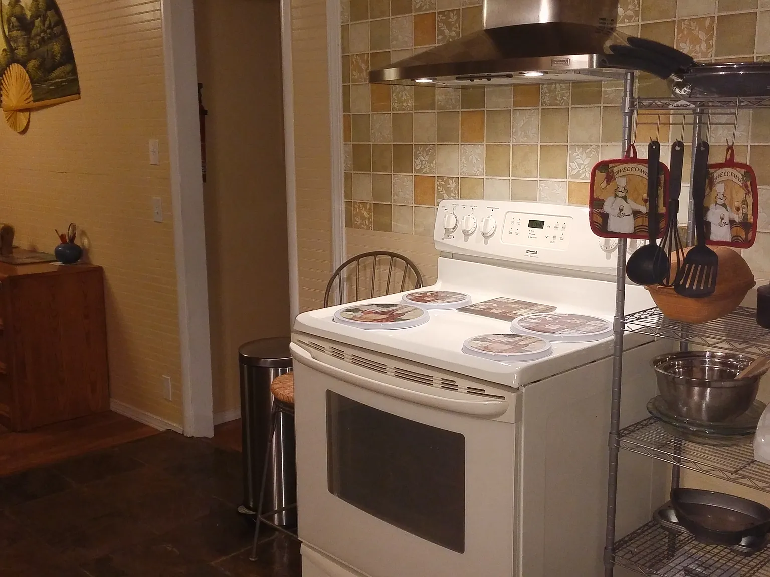 3 bed, 1400 sqft, $1,900 — Photo 2