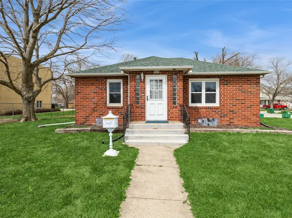 323 E Jefferson St, Winterset, IA 50273