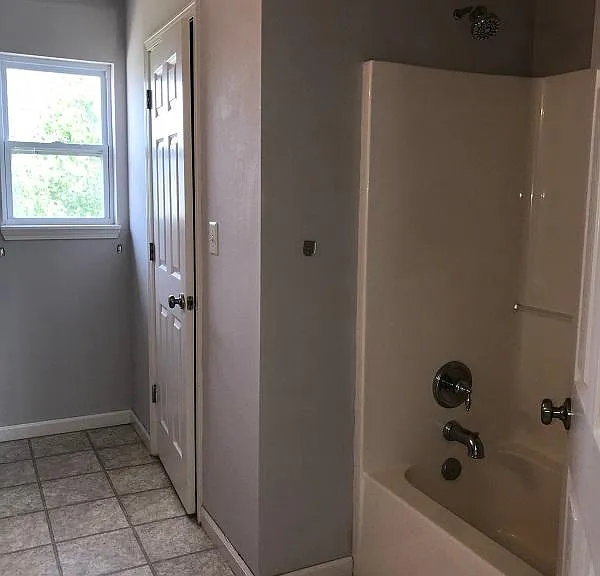 624 Elijah St — Photo 7