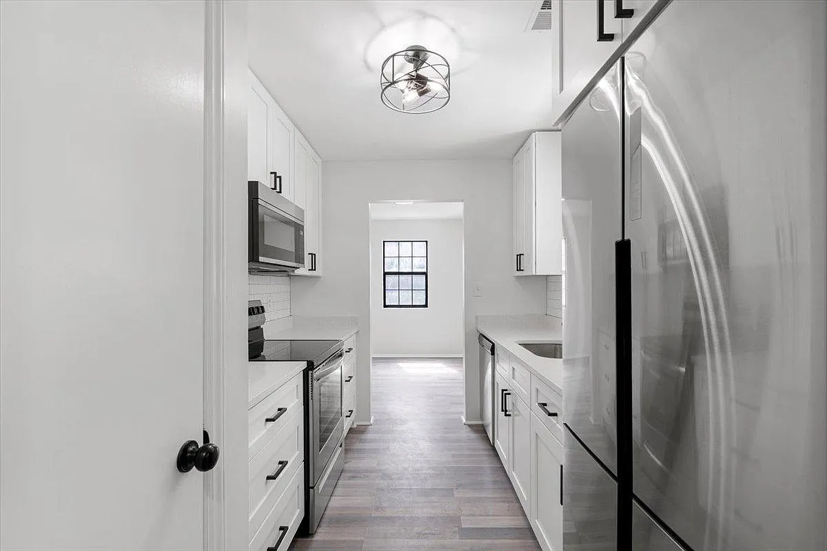 2117 Wilson Ave — Photo 3