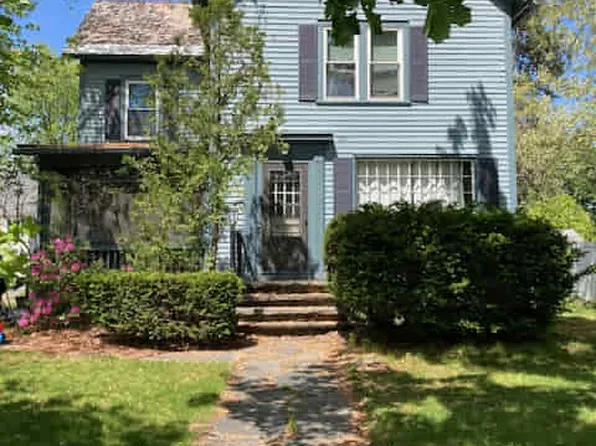 97 Locust St, Northampton, MA 01060