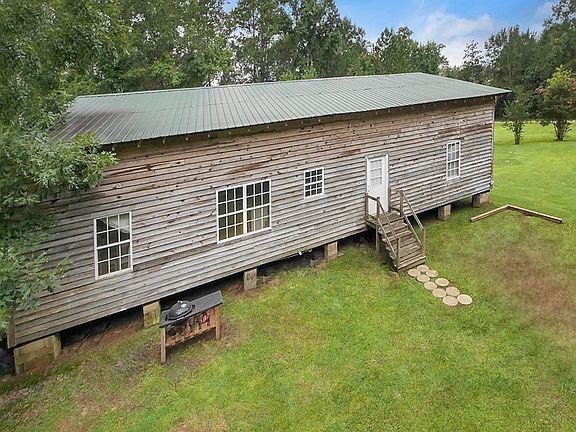 EXTERIOR REAR