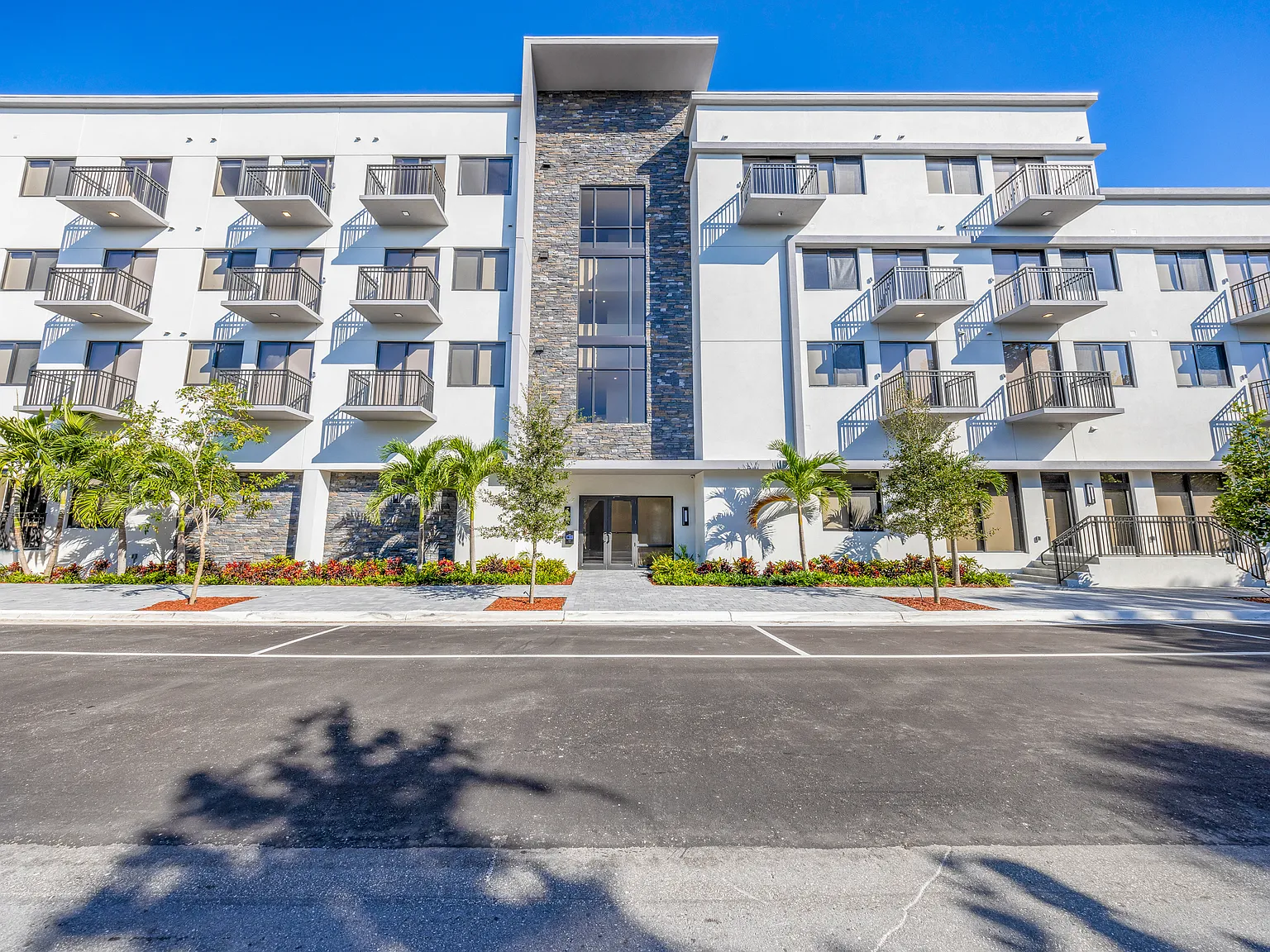 1 bed, $1,905 — Photo 2