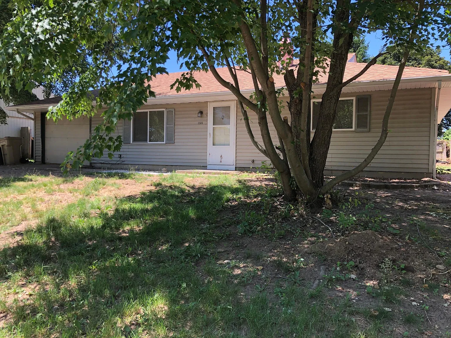 1365 Viking Dr — Photo 2