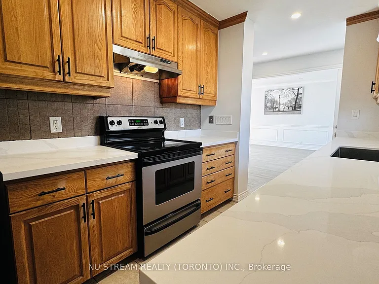 261 Essex Ave — Photo 8