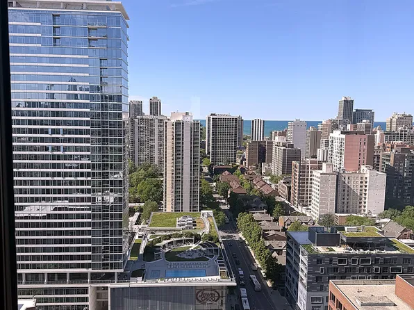 1122 N Clark St, Chicago, IL