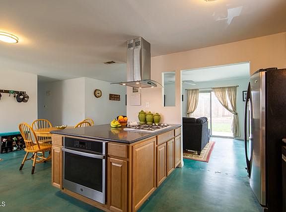 4th image of 2231 Rocklyn St