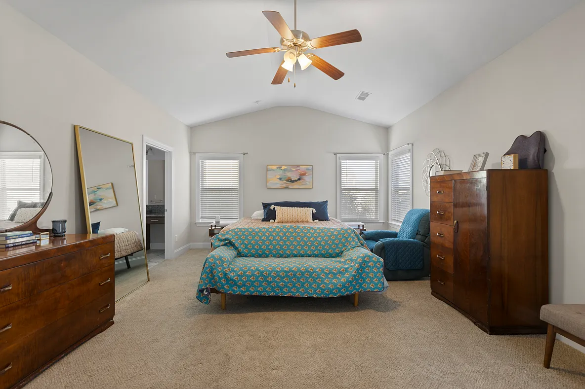 3 bed, 2365 sqft, $3,900 — Photo 3