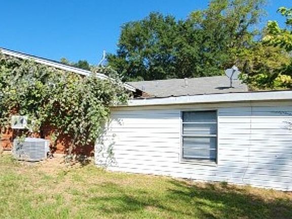 2nd image of 908 Birch St