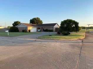 205 Triumph St, Fairview, OK 73737
