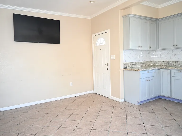 603 W 43rd Pl — Photo 12