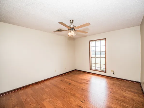 225 Vivian Dr, Lafayette, LA 70508