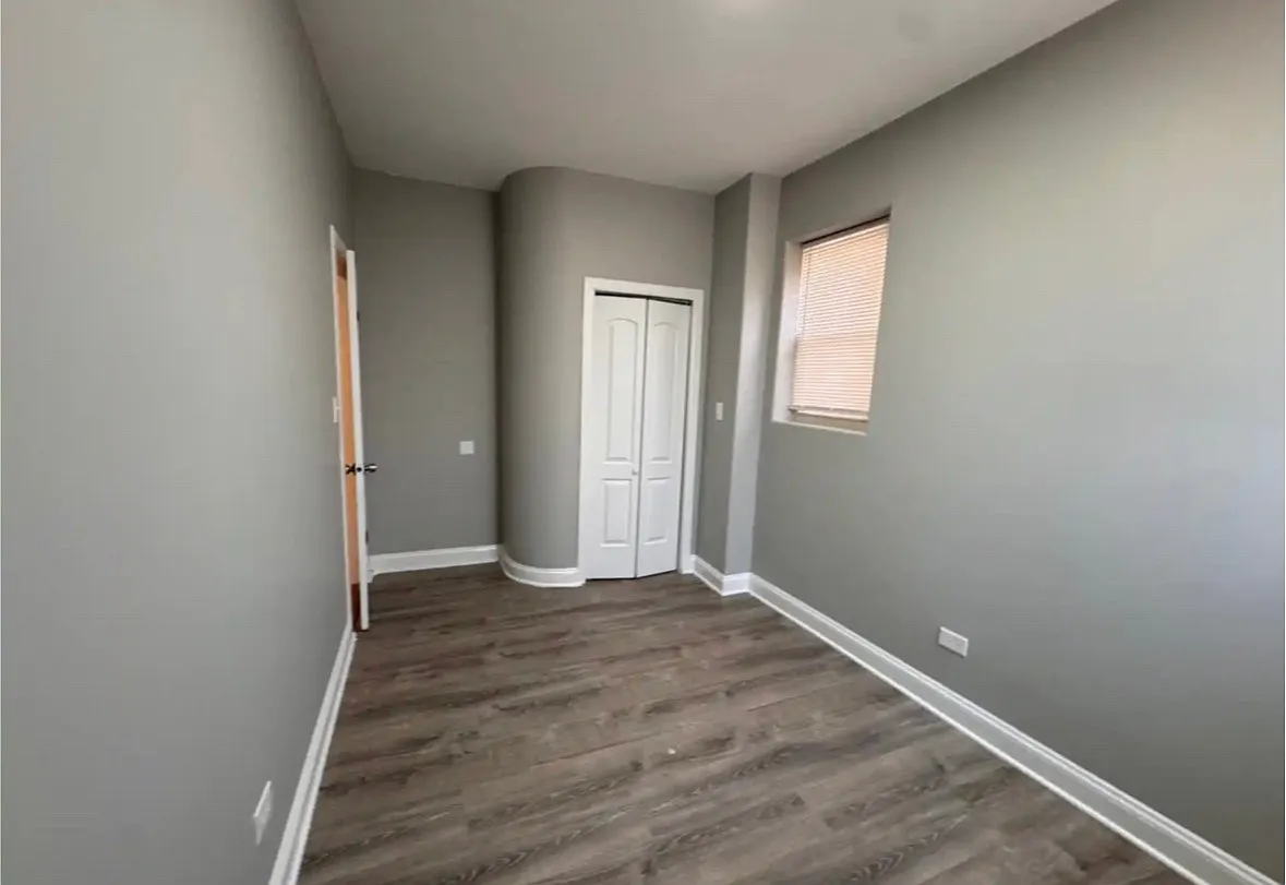 Building Photo - 525 N Homan Ave #2S