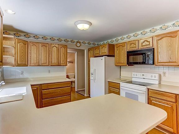 2nd image of 6700 Carinthia Dr