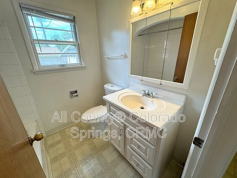 1407 E Platte Ave — Photo 8
