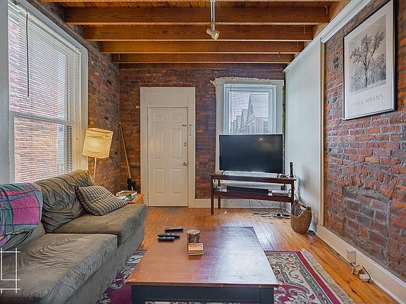 2nd image of 556 W 2nd Ave #556