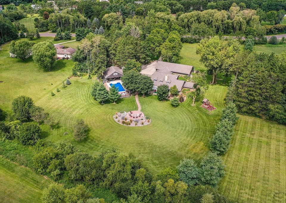 1st image of 1640 148th Ln NE