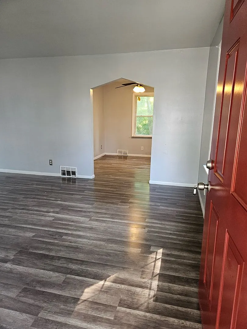 2 bed/ 1 bath Duplex — Photo 2