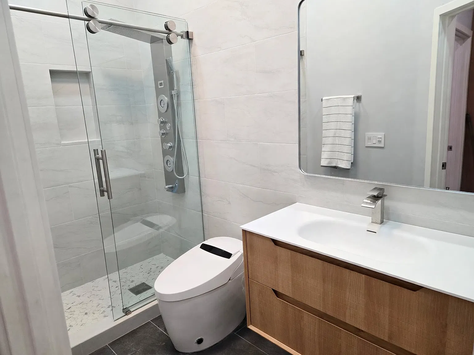 2 bed, 800 sqft, $3,300 — Photo 3