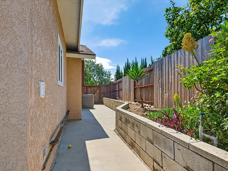2051 Sycamore Ct — Photo 33