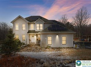 1392 Whispering Hills Ct, Effort, PA 18330