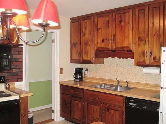4th image of 25 Acorn Ave